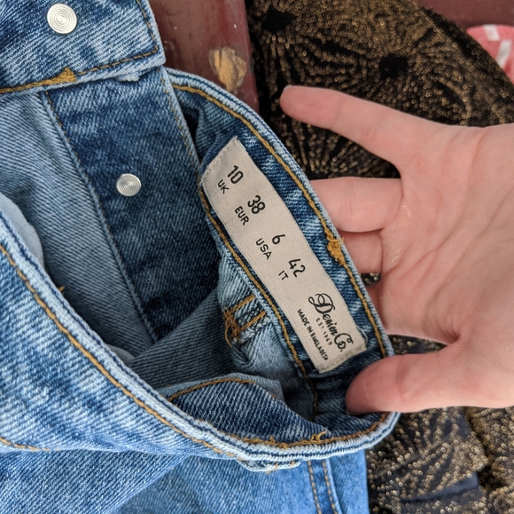 Button down cut off jean skirt - Picture 3 of 3